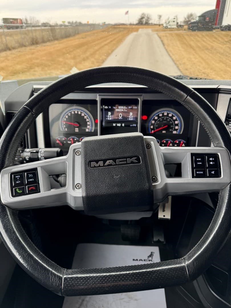 2020 Mack Anthem in Carroll, IA — photo 14